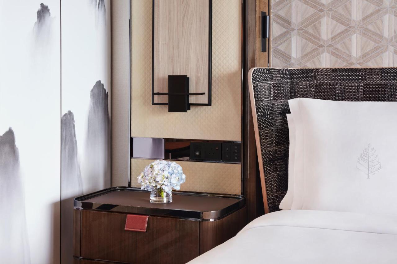 Superior Zimmer mit Kingsize-Bett und Hafenblick