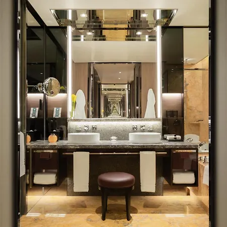 Four Seasons Hotel Hong Kong-3